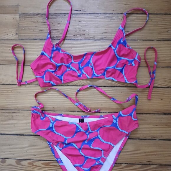 Luxe Palm by Asos Swimsuit/kini with Cut Out in Hot Pink & Blues Print NWT Sz 6 - Picture 3 of 6